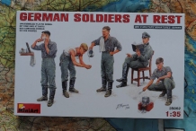 images/productimages/small/German Soldiers at Rest MiniArt 35062 1;35 voor.jpg